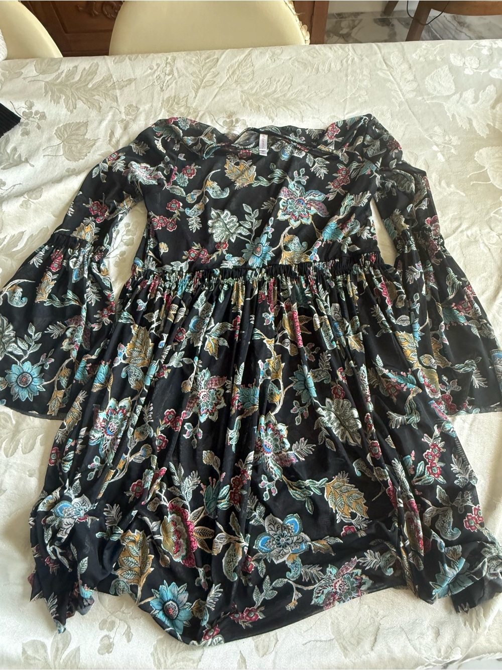 Vintage-Style Dark Floral Bell Sleeve Shell by Xhilaration (Size XL)